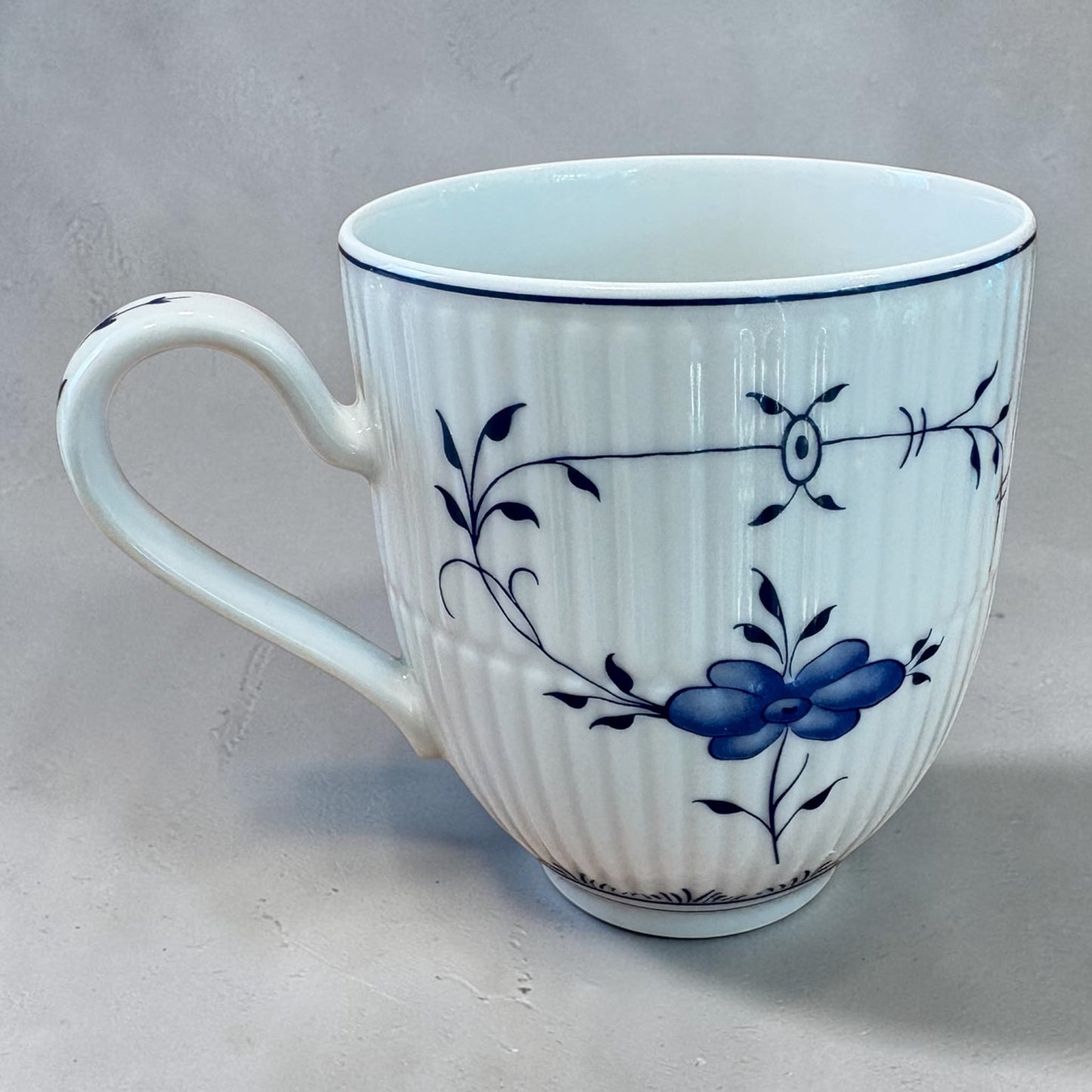 Amina Strohblume Becher mit Henkel