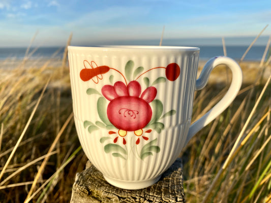 Amina Ostfriesenrose Becher mit Henkel