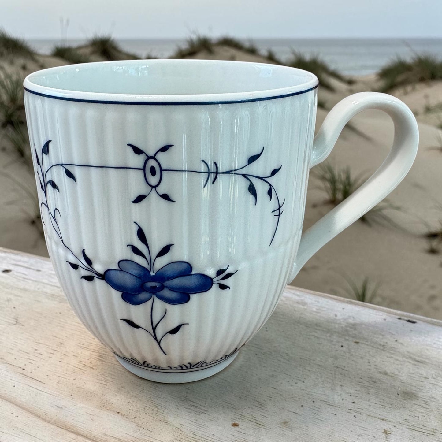 Amina Strohblume Becher mit Henkel