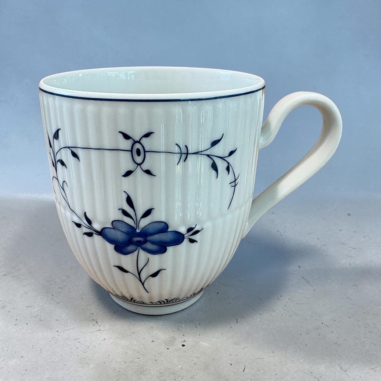 Amina Strohblume Becher mit Henkel