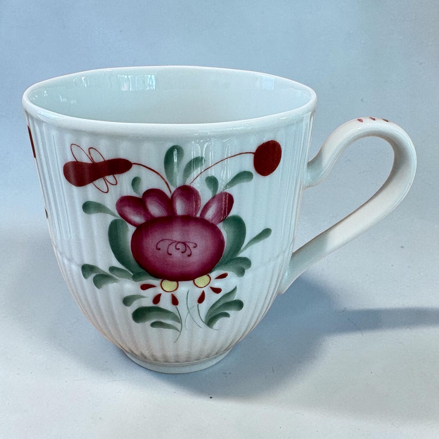 Amina Ostfriesenrose Becher mit Henkel