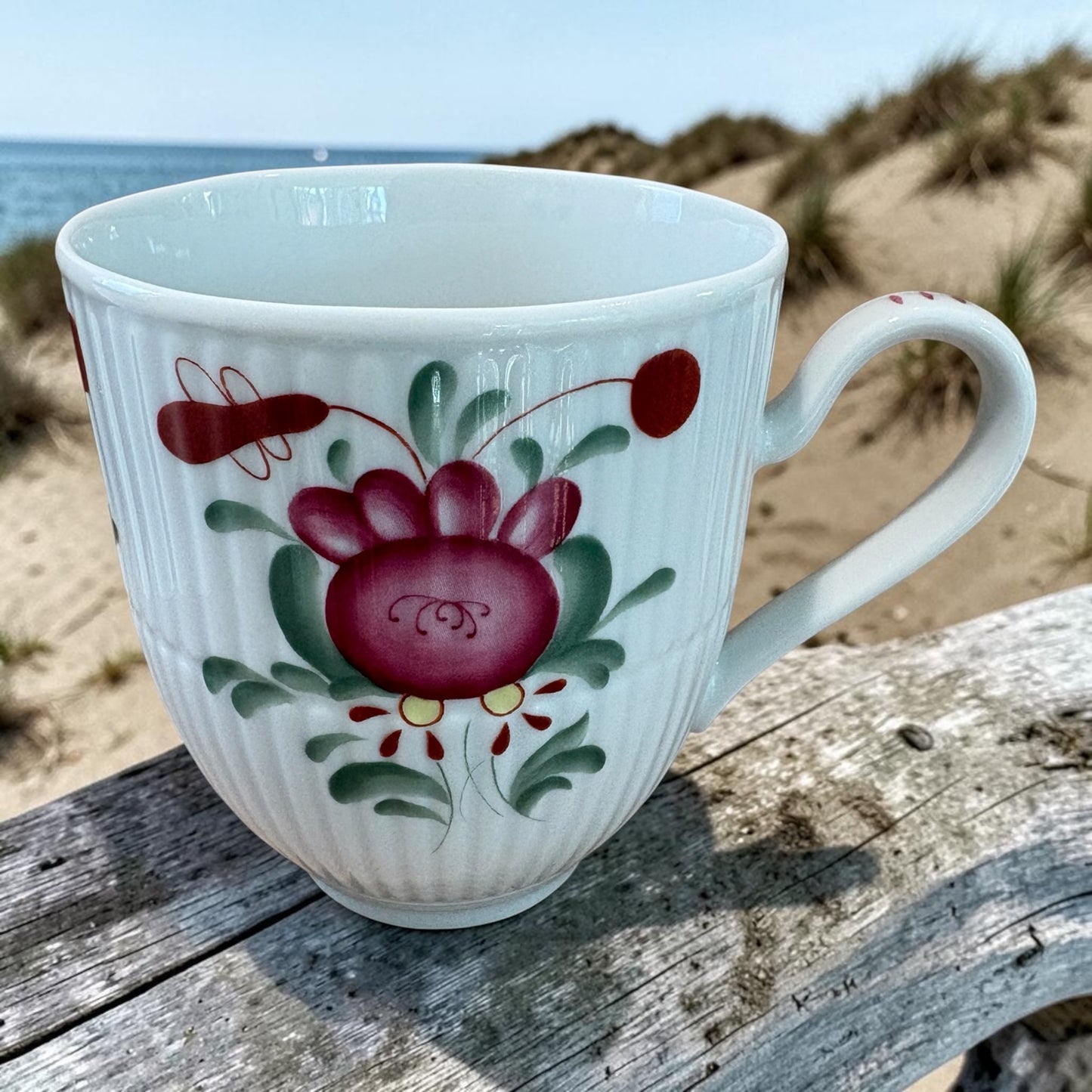 Amina Ostfriesenrose Becher mit Henkel